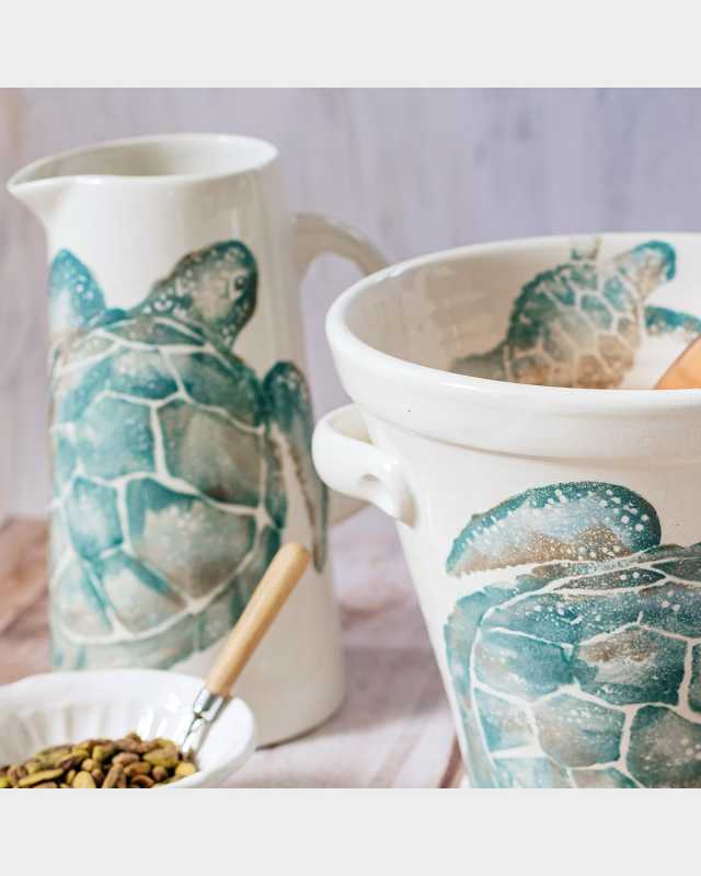 Tartaruga Medium Pitcher, 72 oz.
